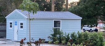 St Pete/gulfport Tiny little small home