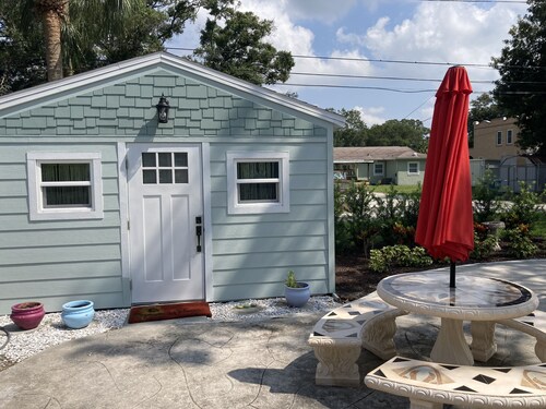 St Pete/gulfport Tiny little small home