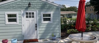 St Pete/gulfport Tiny little small home
