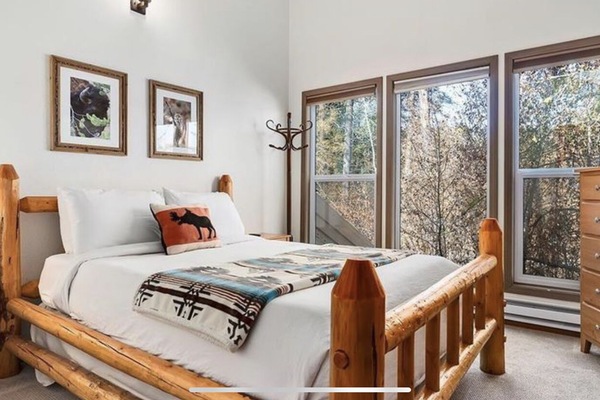 2 bedrooms, desk, iron/ironing board, travel cot