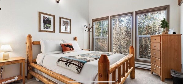 2 bedrooms, desk, iron/ironing board, travel cot