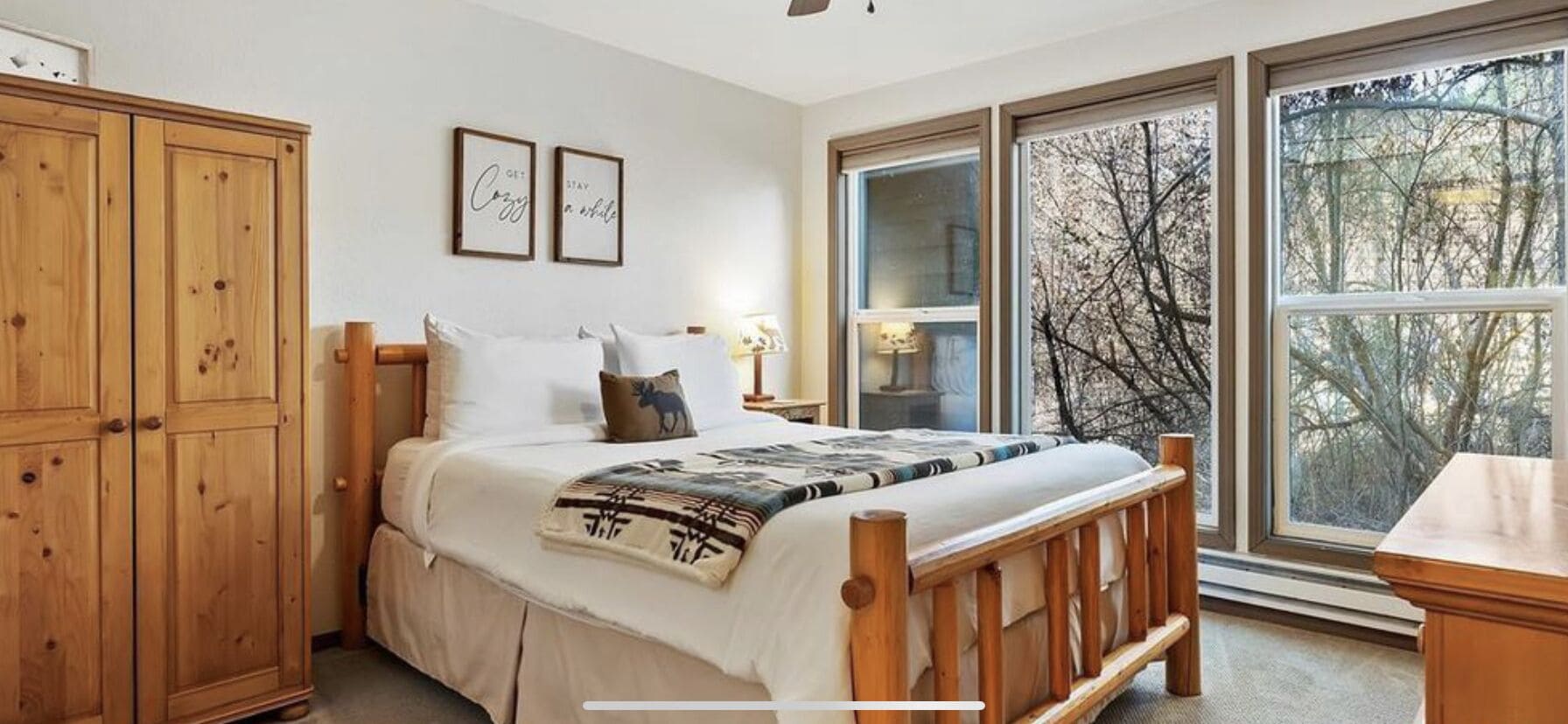 2 chambres, bureau, fer et planche à repasser, lit parapluie