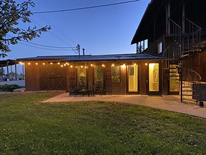 Quiet apartment at the mouth of meadow mountains.  Located right off of i15. 