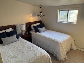 3 habitaciones, tabla de planchar con plancha, cuna de viaje y wifi 