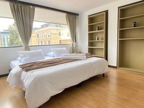 2 عدّة غرف نوم ومكواة/لوح كي وسرير سفر وواي فاي مجانًا