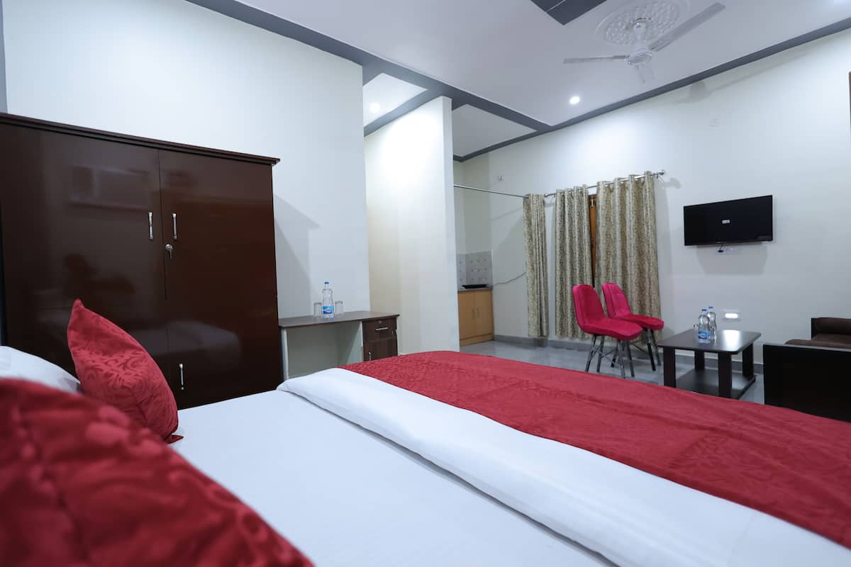 Superior Studio | Free WiFi, bed sheets