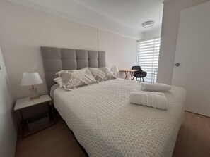 2 slaapkamers, een strijkplank/strijkijzer, reisbedje, wifi