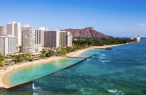 Cozy condo at Hawaiian monarch- free parking, no resort fee, near beaches, shop