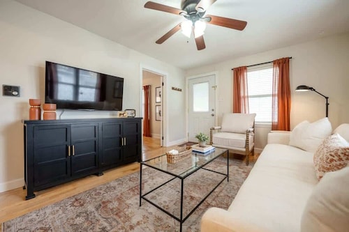 Family Neighborhood - Full Yard - Parking