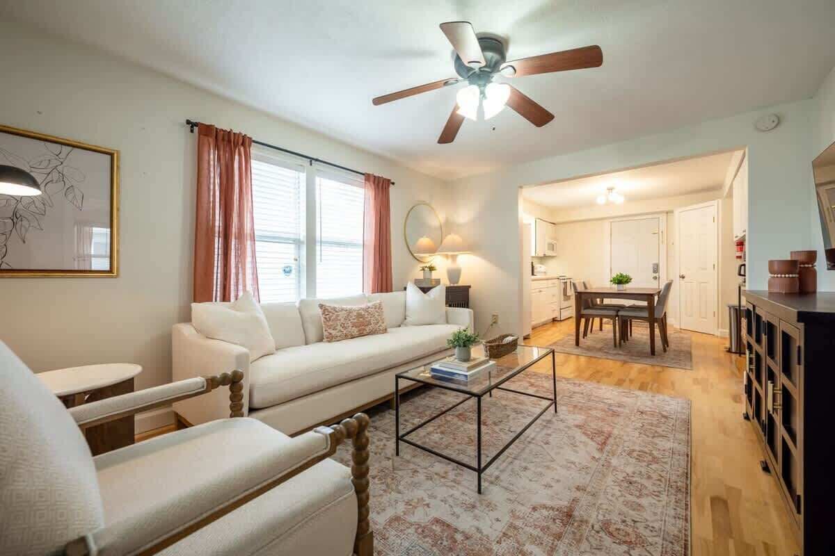 Televisión y oficina 