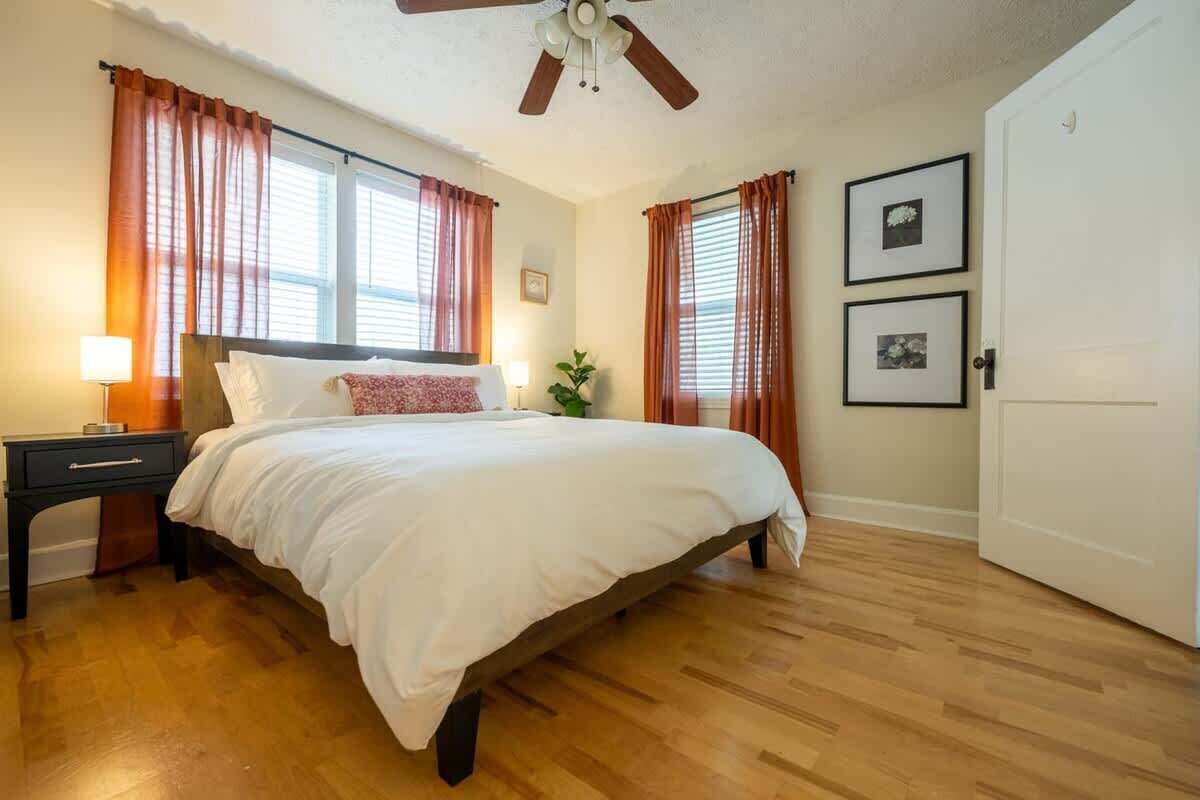 2 habitaciones, tabla de planchar con plancha, wifi y ropa de cama 