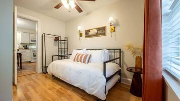 2 habitaciones, tabla de planchar con plancha, wifi y ropa de cama