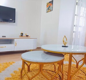 Dining - Chic Nairobi Getaway: Balcony, Art, Museums, Free WiFi!!! (Nairobi)