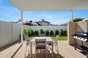 Outdoor dining - Driftwood Port Noarlunga South (Port Noarlunga South)