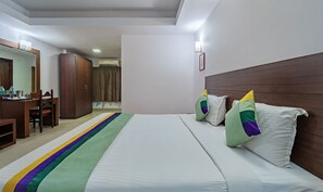 Deluxe Room | In-room safe, desk, iron/ironing board, bed sheets - Treebo Central (Thrissur)