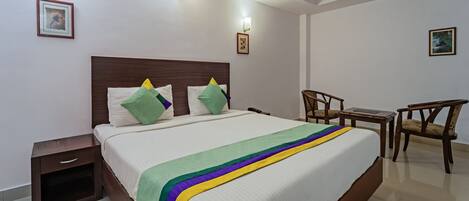 Habitación Deluxe | Caja de seguridad en la habitación y escritorio