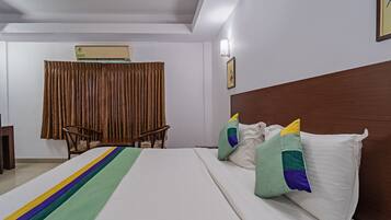 Standard Room | In-room safe, desk, iron/ironing board, bed sheets