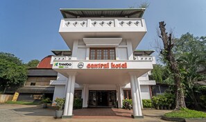 Front of property - Treebo Central (Thrissur)
