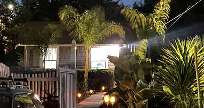 Tropical North Bay Getaway minutes from the San Francisco ferry and Napa.