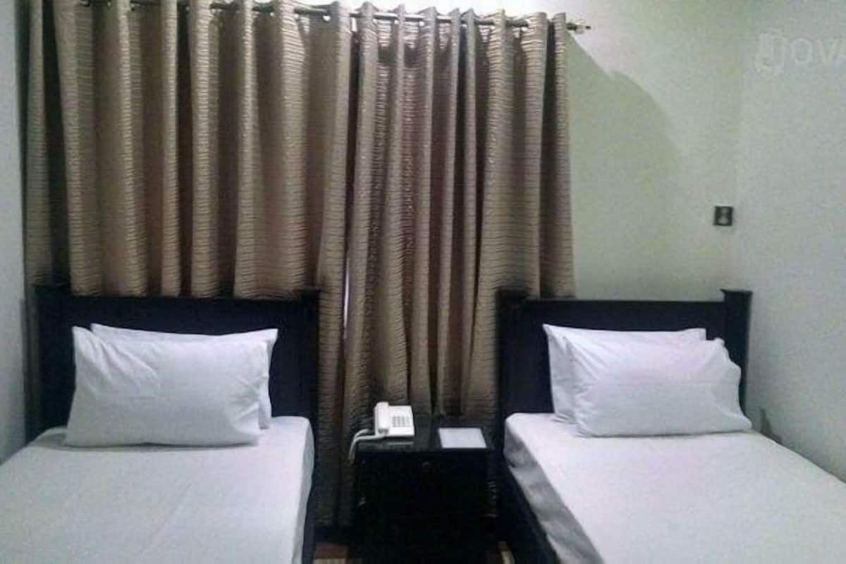 Double or Twin Room | Free WiFi