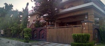 Unique Lodge