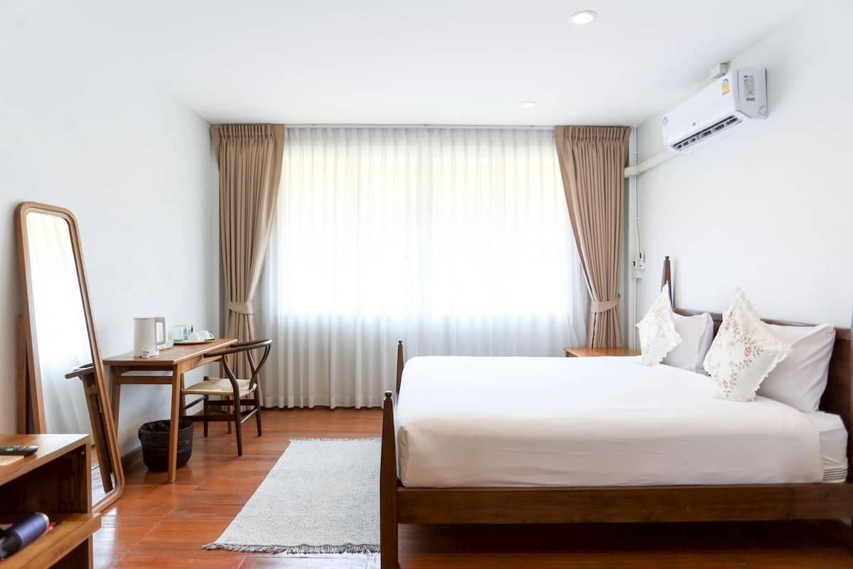 Deluxe Double Room | In-room safe, desk, laptop workspace, free cribs/infant beds