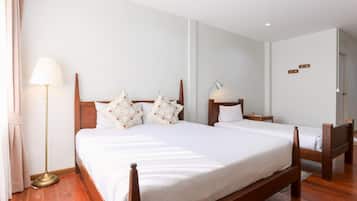 Tripla Deluxe | Una cassaforte in camera, una scrivania, postazione laptop