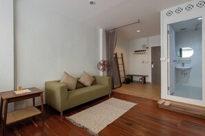 ห้องดีลักซ์ดับเบิล | ตู้นิรภัยในห้องพัก, โต๊ะทำงาน, พื้นที่ทำงานแบบใช้แล็ปท็อป