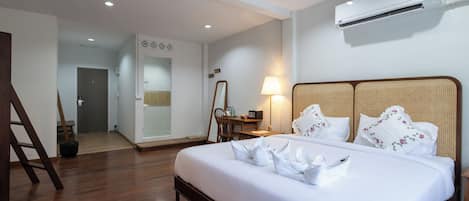 Premier Family Room | In-room safe, desk, laptop workspace, free cribs/infant beds