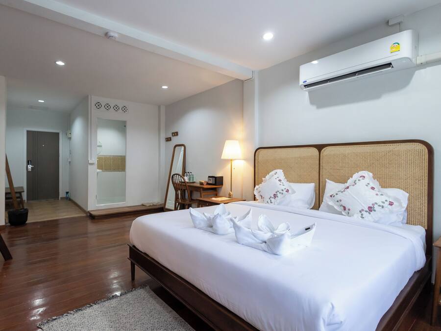 In-room safe, desk, laptop workspace, free cots/infant beds