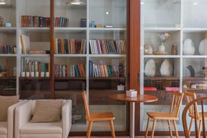 Lobby sitting area - Samer Boutique Stay (Bangkok)