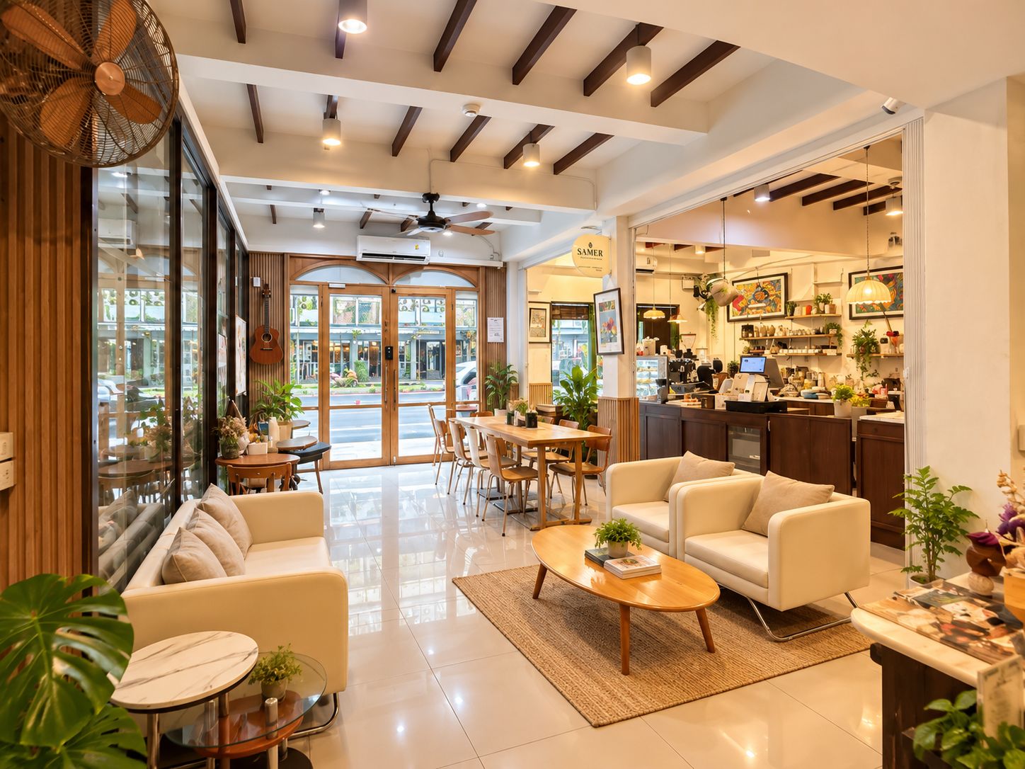 Un interior moderno con una zona de estar, una cocina y un comedor.