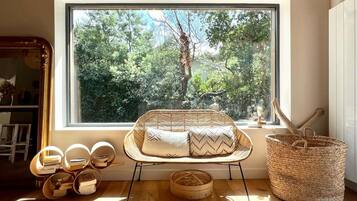 TV, fireplace, stereo