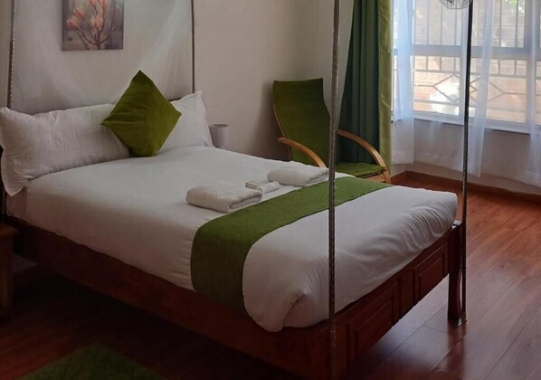 3 bedrooms, WiFi, bed sheets - Modern Nairobi Retreat: Terrace, Parking, WiFi! Near Key Attractions (Nairobi)