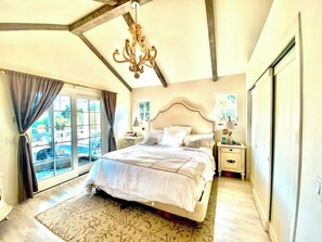 3 slaapkamers, een strijkplank/strijkijzer, gratis wifi, beddengoed