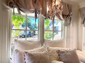 3 slaapkamers, een bureau, een strijkplank/strijkijzer, wifi