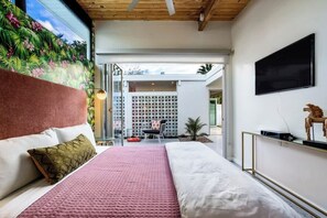 Iron/ironing board, WiFi, bed sheets - Splash of Ink - Palm Springs (Palm Springs)