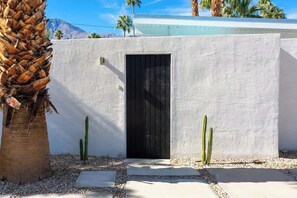 Exterior detail - Splash of Ink - Palm Springs (Palm Springs)