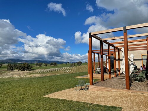 Howqua House - a homely gem close to the lake.