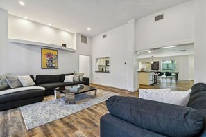 Smart TV, video games, table football, books - Clearwater Villa 6 BR, Heated Pool,  Mini Golf,  4K Projector Lounge Theatre (Clearwater)
