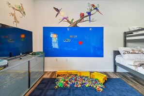 6 habitaciones, tabla de planchar con plancha y cuna de viaje