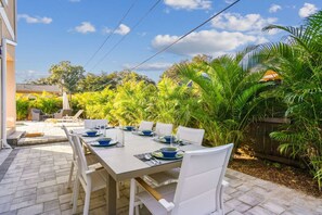 屋外ダイニングエリア