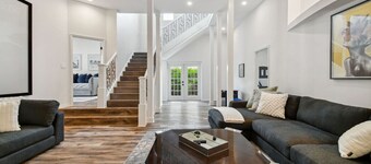 Clearwater Villa 6 BR, Heated Pool,  Mini Golf,  4K Projector Lounge Theatre