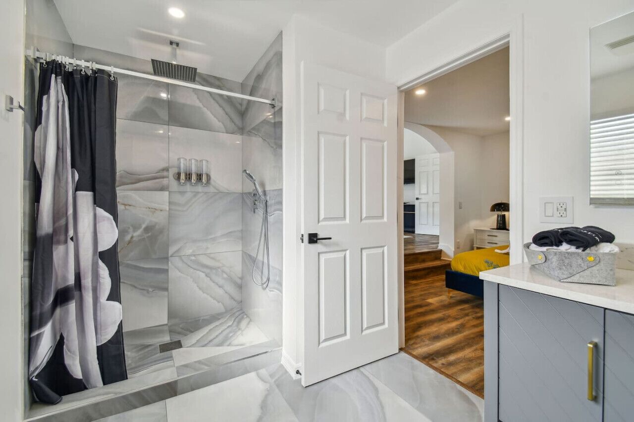 6 bedrooms, iron/ironing board, travel crib, free WiFi