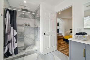 6 室のベッドルーム、アイロン / アイロン台、旅行用ベビーベッド、WiFi (無料)