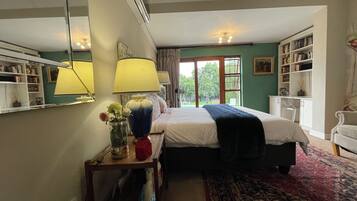4 bedrooms, desk, iron/ironing board, WiFi