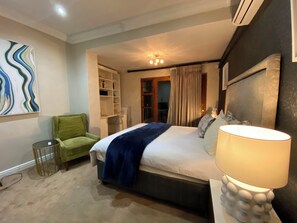 4 bedrooms, desk, iron/ironing board, WiFi