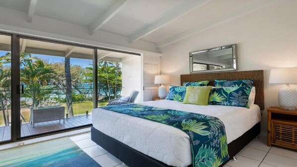 2 bedrooms, iron/ironing board, internet, bed sheets