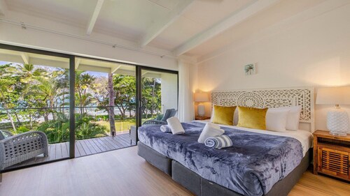 Absolute Beachfront at Four Mile Beach