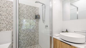 Shower - Absolute Beachfront at Four Mile Beach (PORT DOUGLAS)
